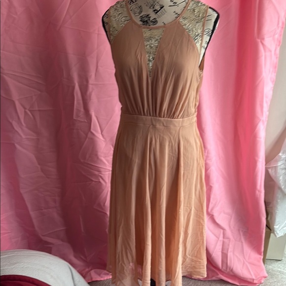 Elegant Peach Sleeveless Dress - Picture 1 of 3